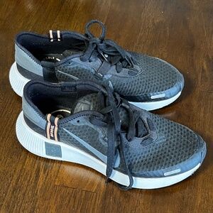 Nike Reposto BLACK/IRON GREY Size 7.5